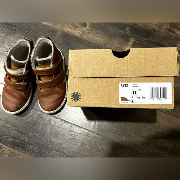 UGG Boys shoes - Picture 6 of 6